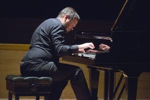 Marcin Kawczyński podczas koncertu w Sali Filharmonii NFM 20.08.2016. Fot. Andrzej Solnica.